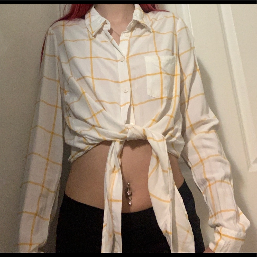 Cute yellow cropped shirt
